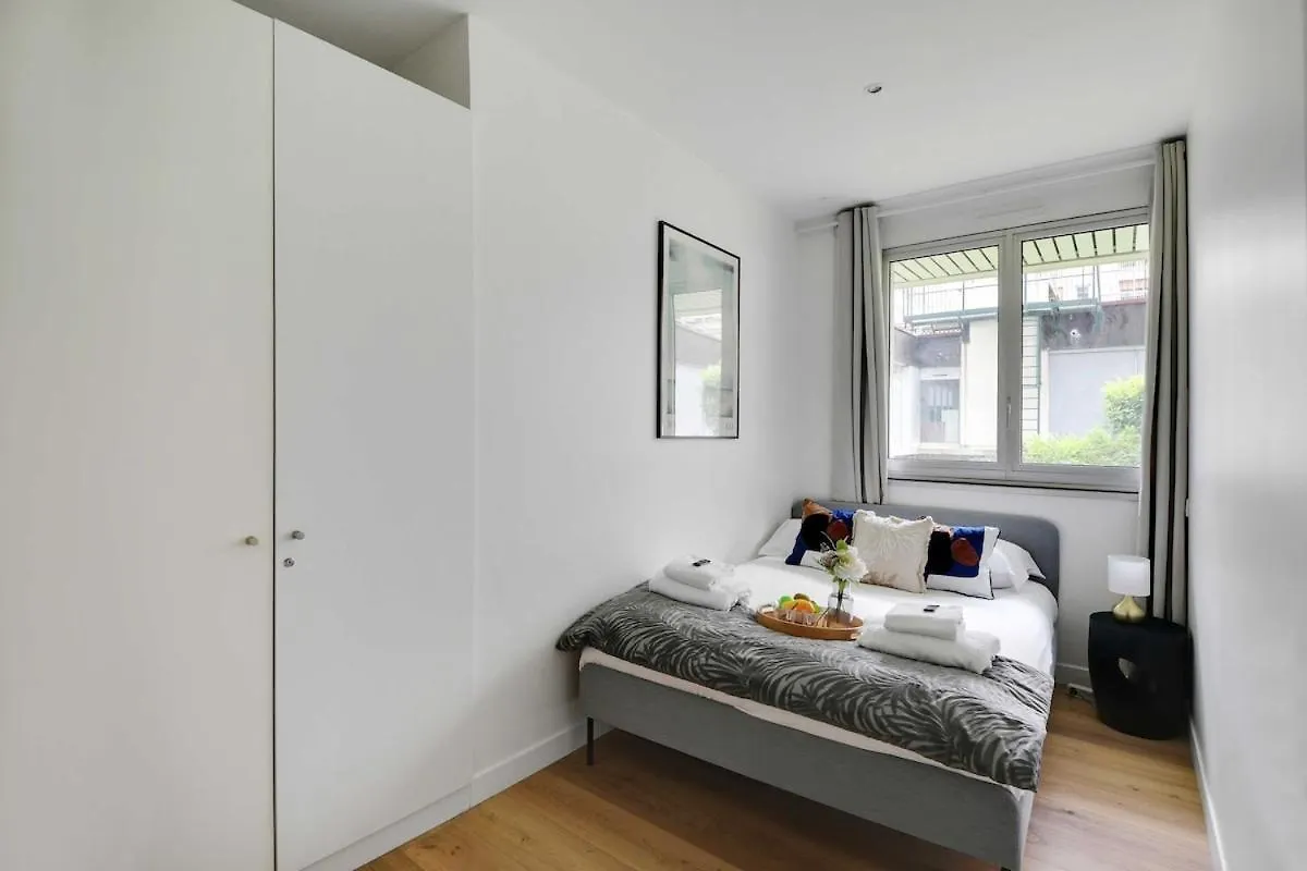 פריז Beautiful 3Br 8P Nation Apartment