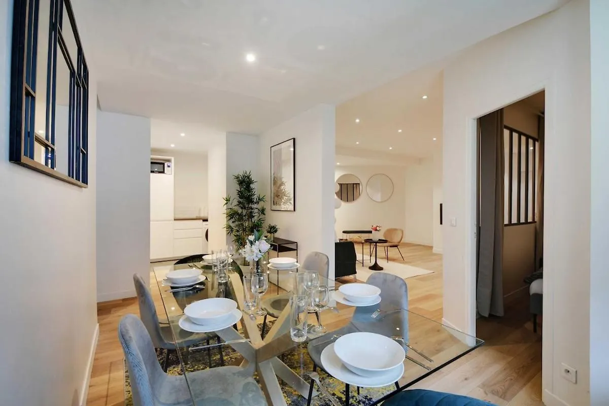 פריז Beautiful 3Br 8P Nation Apartment 0*,