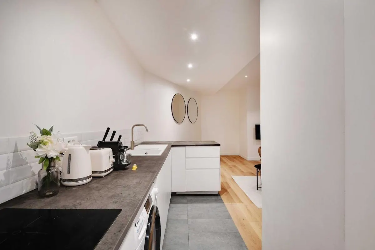 פריז Beautiful 3Br 8P Nation Apartment 0*,  צרפת
