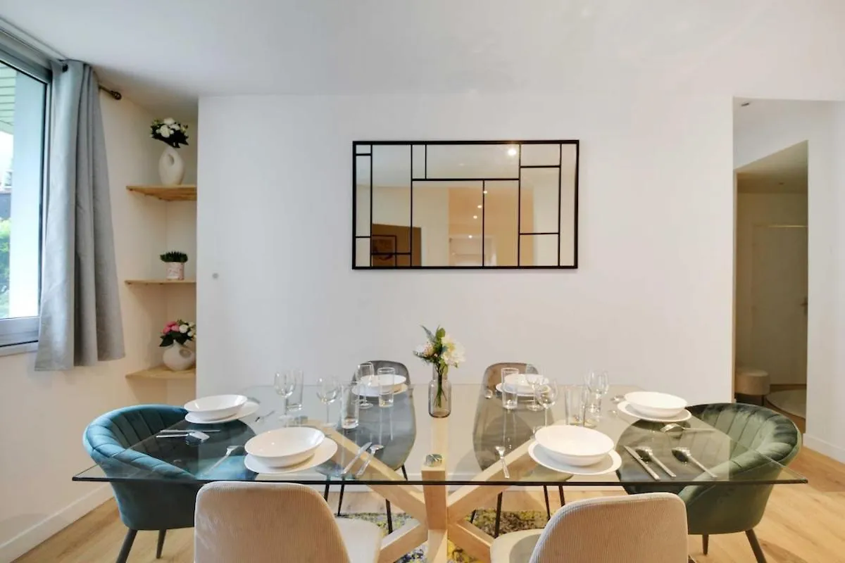 פריז Beautiful 3Br 8P Nation Apartment