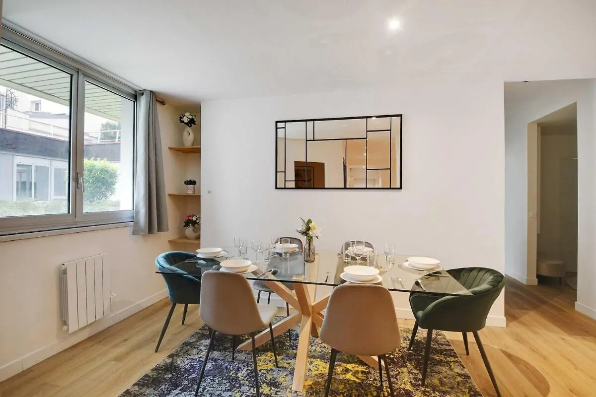 Beautiful 3Br 8P Nation Apartment Paris France