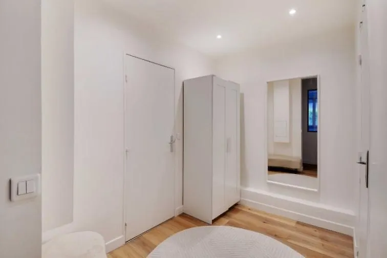 Beautiful 3Br 8P Nation Apartment Parijs