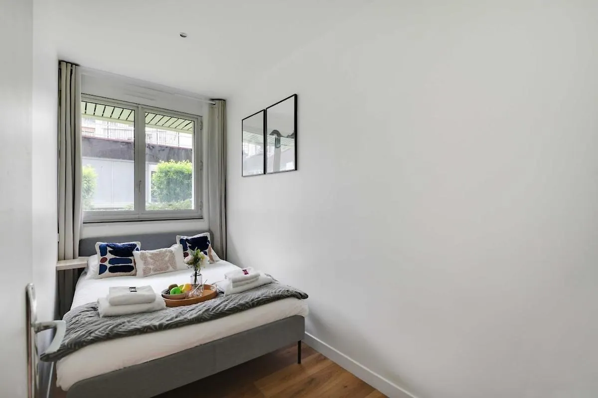 Beautiful 3Br 8P Nation Apartment Parijs 0*,  Frankrijk