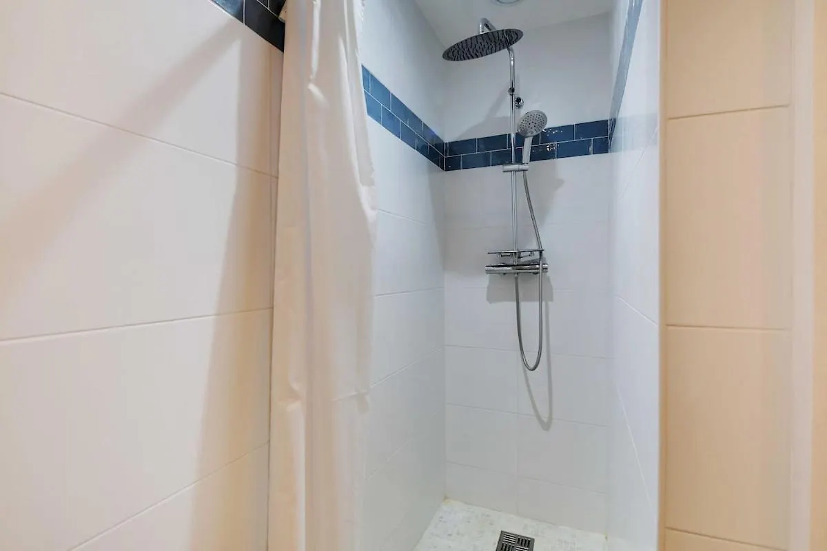 Beautiful 3Br 8P Nation Apartment Parijs 0*,
